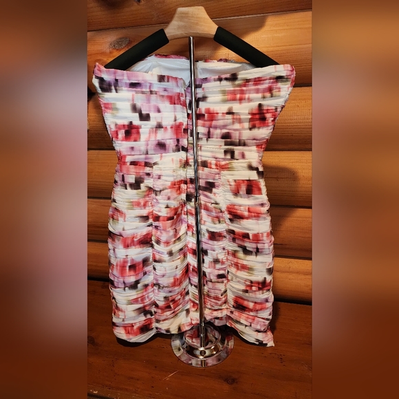 HM Strapless Dress - Picture 2 of 9